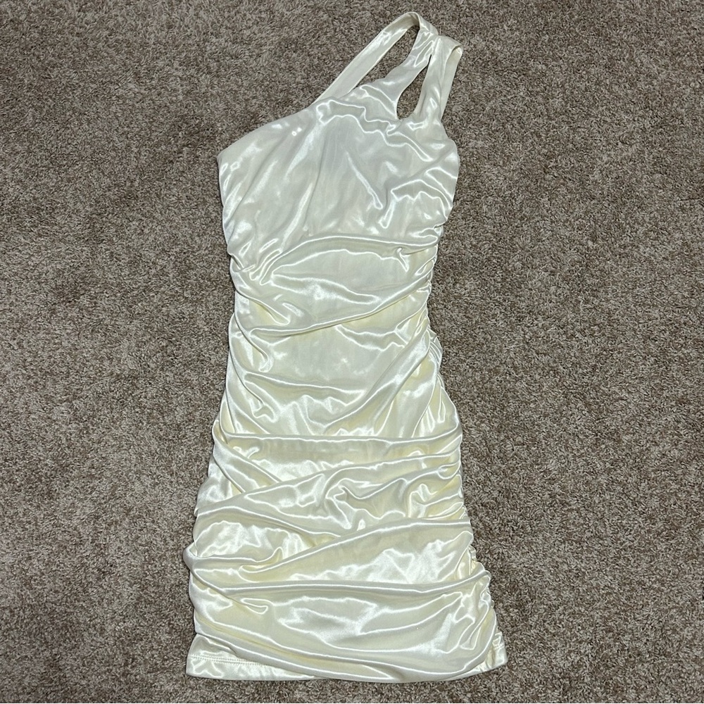 Pompous Girly one shoulder silky dress